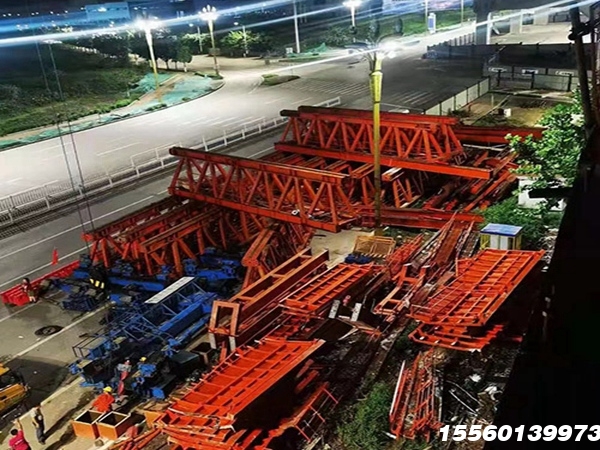 32M-900T上行式移动模架 32M-900T上行式移动模架