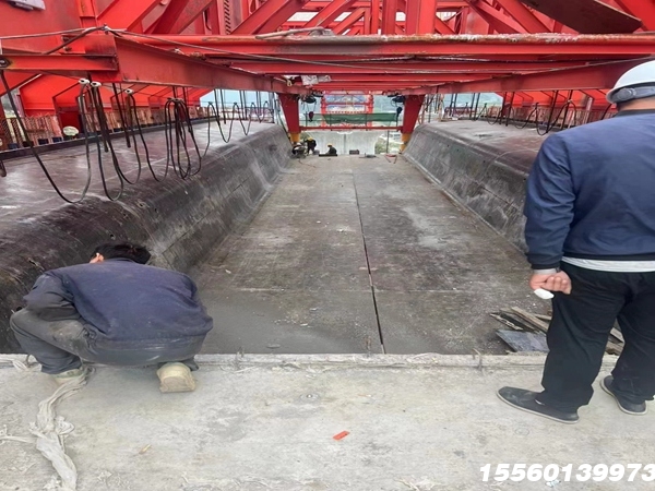 32-900吨上行式移动模架 32-900吨上行式移动模架